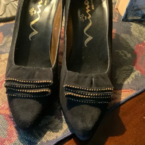 Lovely ladies black Swede heels in size 6.5 by Nina. - Picture 3 of 7